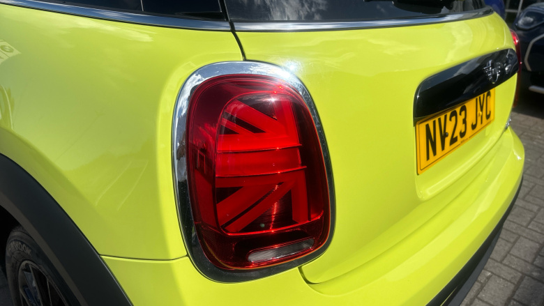 MINI Hatchback 1.5 Cooper Classic Premium 3dr Petrol Hatchback